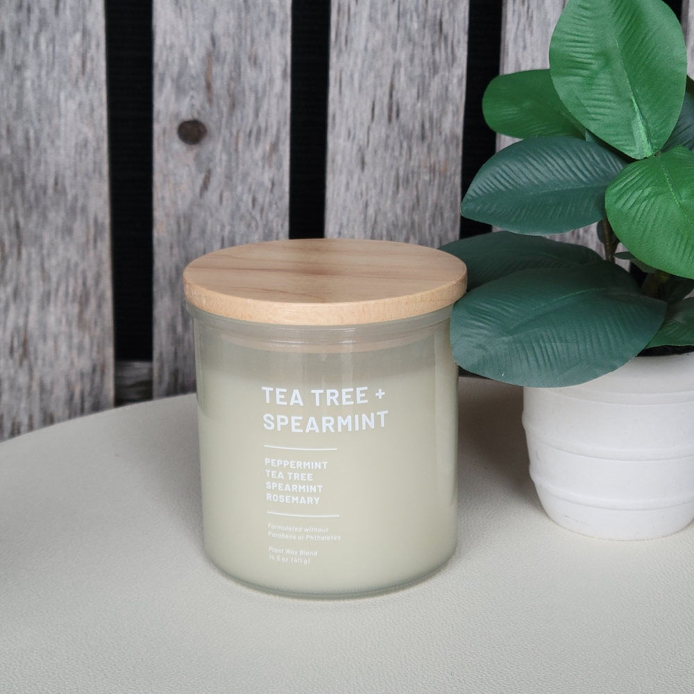 Tea Tree + Spearmint Candle with Wooden Lid - Picture 4 of 4